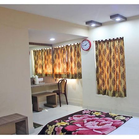 Neeranand Dalhousie- A Pure Vegetarian Hotel 콜카타 외부 사진