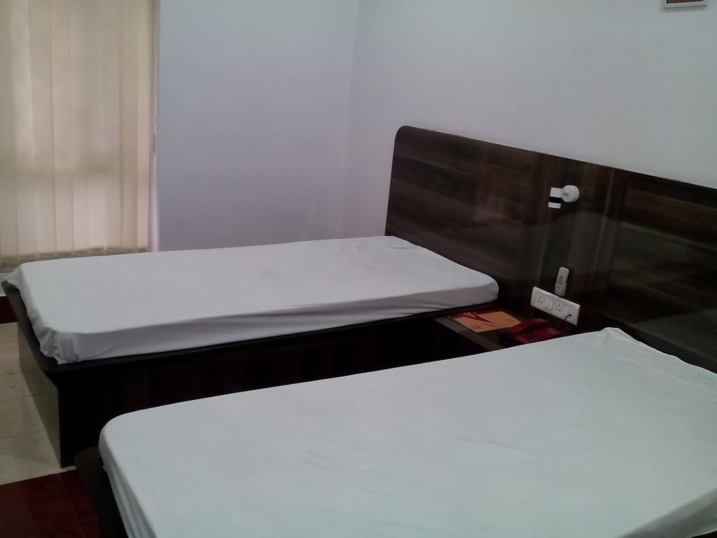 Neeranand Dalhousie- A Pure Vegetarian Hotel 콜카타 외부 사진