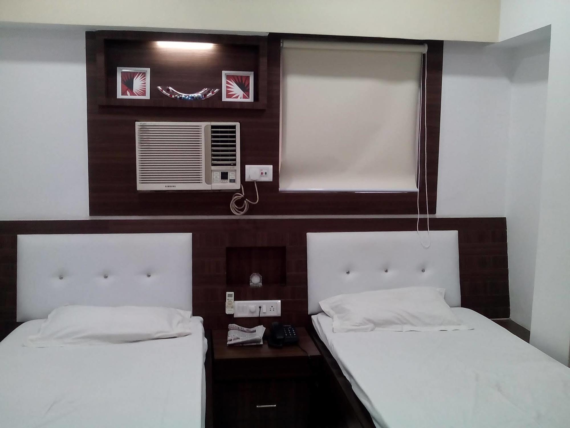 Neeranand Dalhousie- A Pure Vegetarian Hotel 콜카타 외부 사진